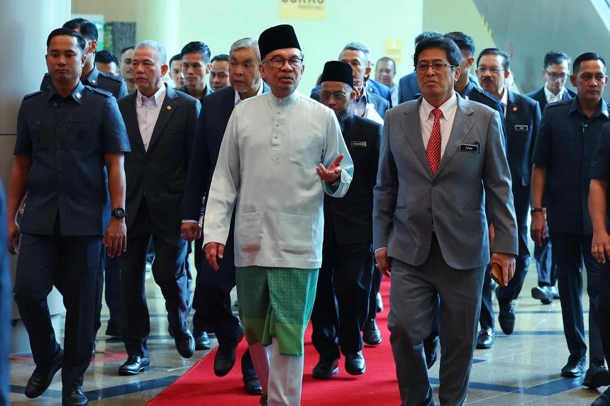 马来西亚反贪污专员第二任期延长引发批评，安华改革引发质疑