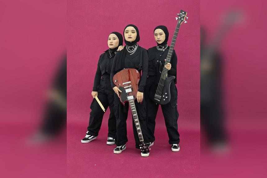 Para hijaber heavy metal di Indonesia akan mengguncang Glastonbury dan mematahkan stereotip yang ada
