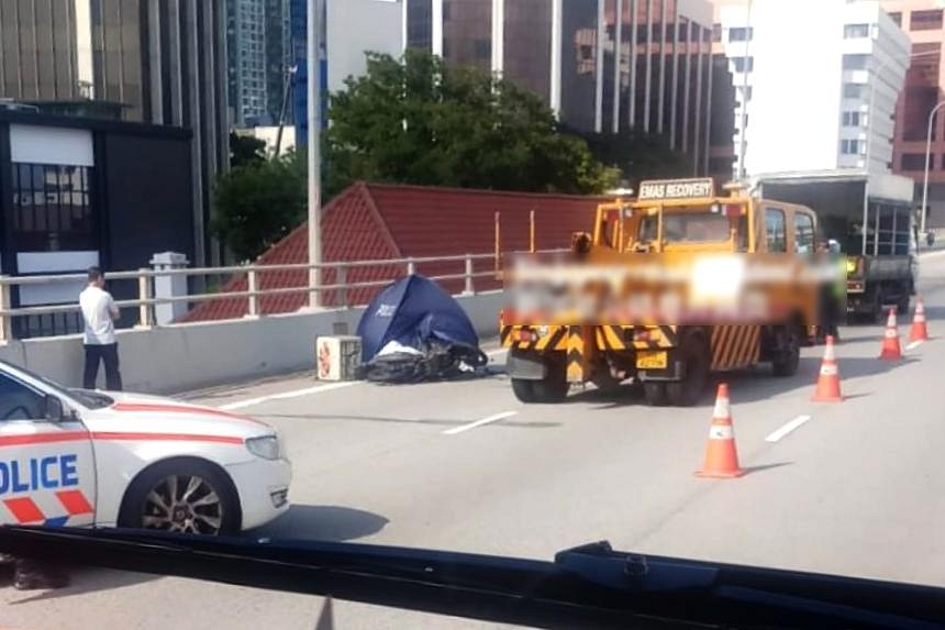 Motorcyclist dies in accident on AYE, lorry driver helping with ...