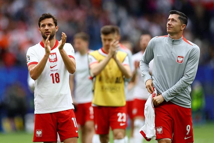 Probierz tells Polish players to stay positive after Dutch defeat