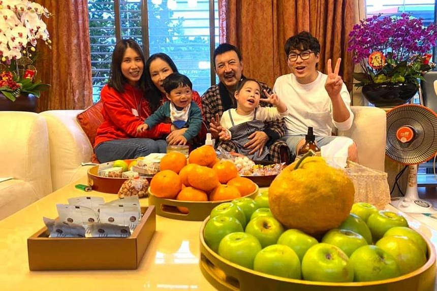 Singers Yu Tian and Li Ya-ping seek guardianship of grandkids after son-in-law's arrest - The Strait