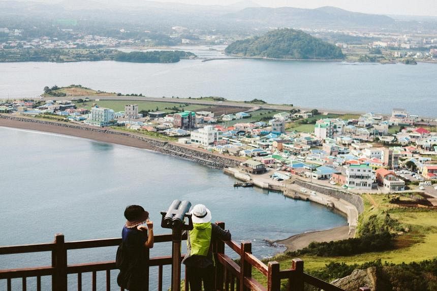 Jeju police enforce laws, issue on-site fines to foreign tourists