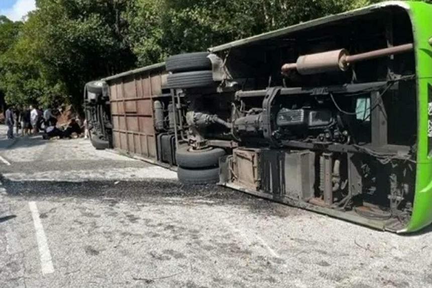 two chinese tourists dead after tour bus overturns in genting highlands