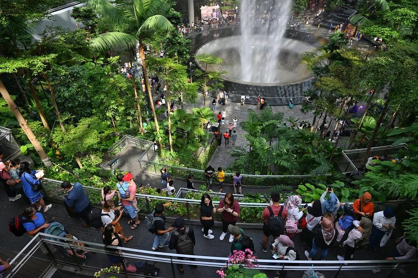 旅游新闻：新加坡人是旅行在线搜索量最大的人群，也是最大的假日消费群体之一