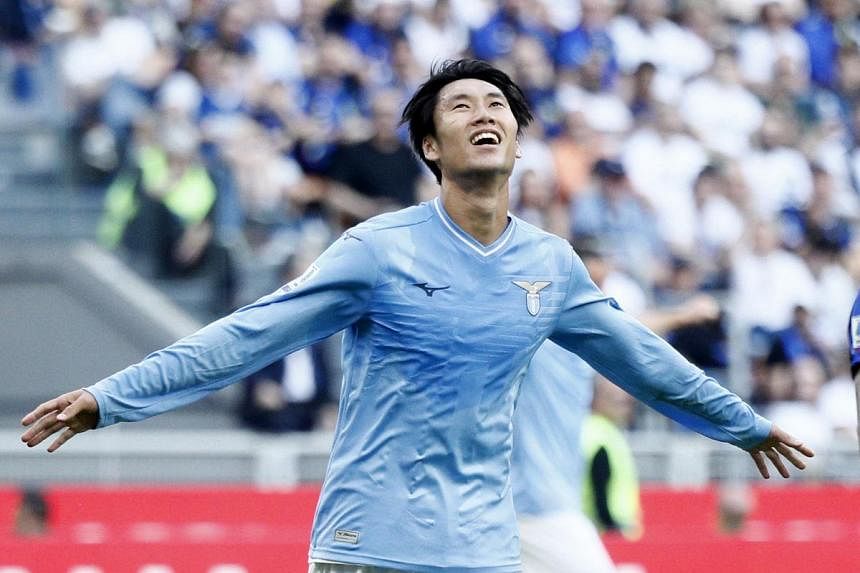 Japan's Kamada moves to Palace on free transfer from Lazio
