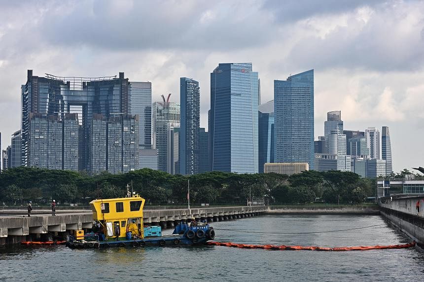 Oil skimmers deployed on morning after spill due to difficulty locating oil patches: Chee Hong Tat