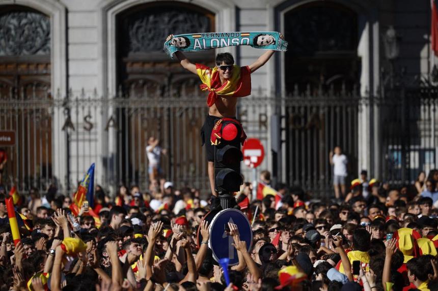 Ecstatic Spaniards greet Euro 2024 winners, team praised for fostering ...