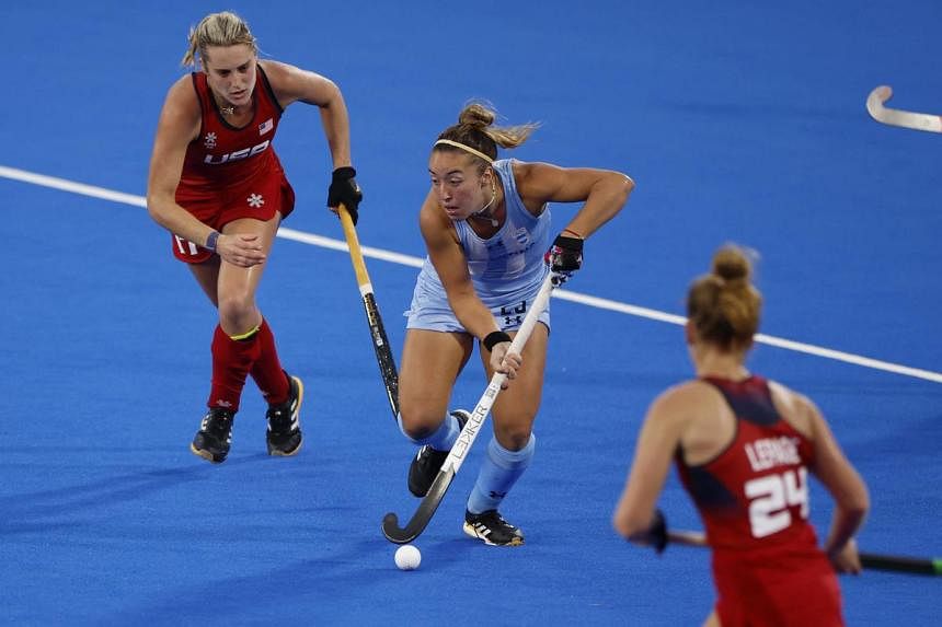 Dameshockey Argentinië verslaat VS en Nederland verplettert Frankrijk in natte start