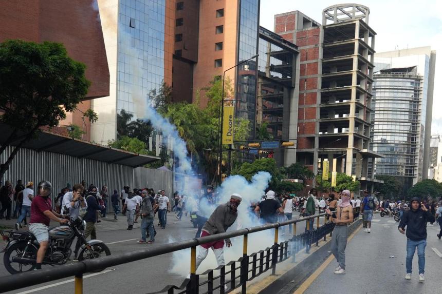 Anti-Maduro protests spread as Venezuelan opposition says he stole vote ...