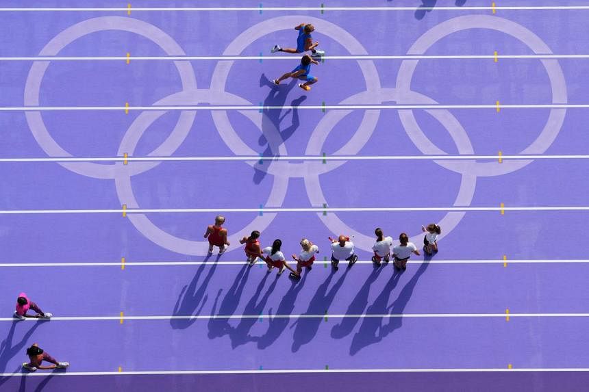 Athletics-Pretty purple track proves popular in Paris