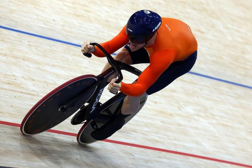 De Nederlandse wielrenner Lavriesen breekt het wereldrecord op de 200 meter vliegende ronde