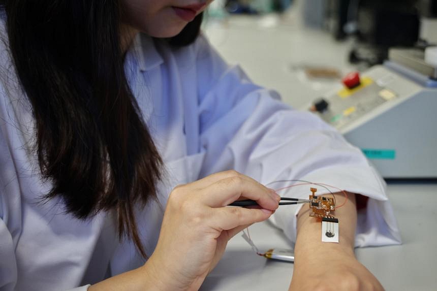 NUS and A*Star researchers develop sensor that can detect cholesterol and glucose through the skin