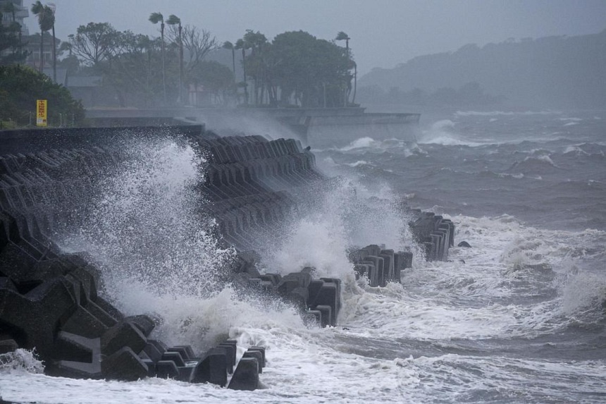 Typhoon Shanshan churns over Japan, killing three | The Straits Times