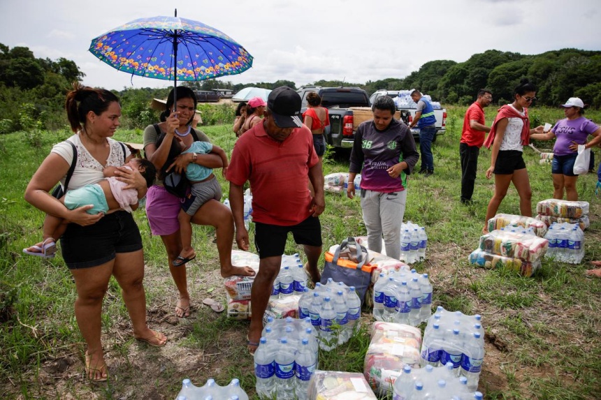 Extreme drought isolates Amazon communities in Brazil | The Straits Times