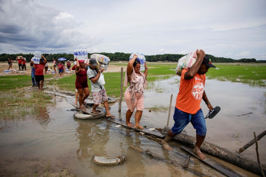 Extreme drought isolates Amazon communities in Brazil | The Straits Times