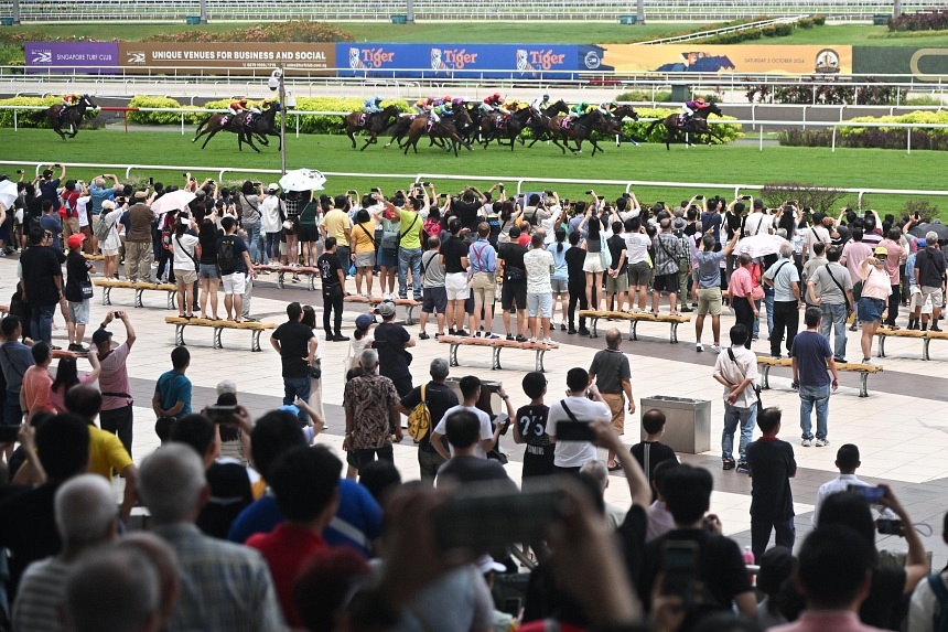 Thousands gather to witness final horse races at Singapore Turf Club