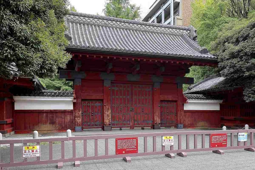 The University of Tokyo's famous Red Gate may collapse in the event of an earthquake or strong winds