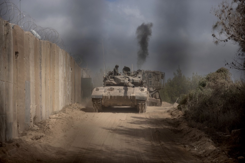 UN says Israeli tanks burst through gates of peacekeeper base The