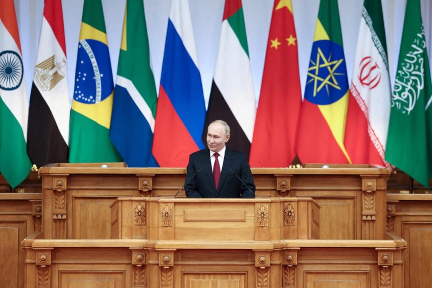 Shadow of Ukraine war hangs over Putin's BRICS summit in Russia The