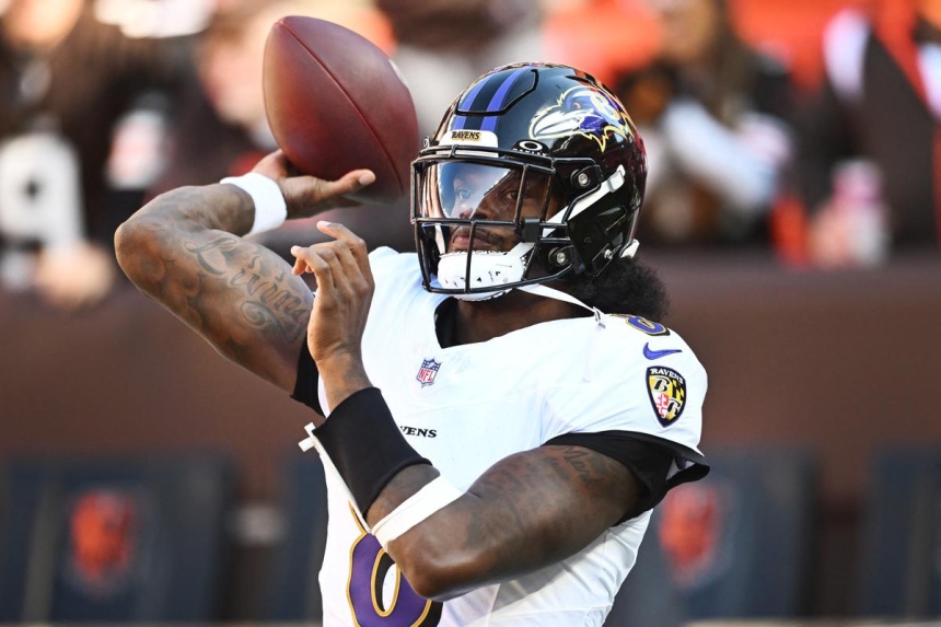 Ravens QB Lamar Jackson (back, knee) returns to practice