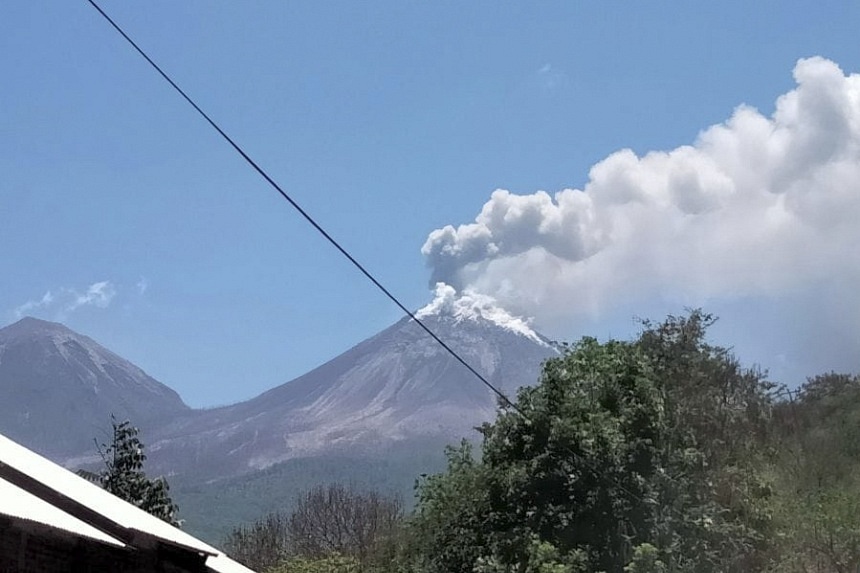 Flights to Bali resume following volcanic eruption