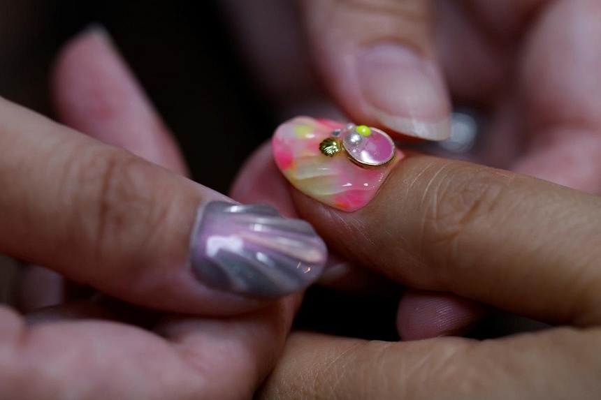 Japanese manicurist takes on plastic pollution, one nail at a time