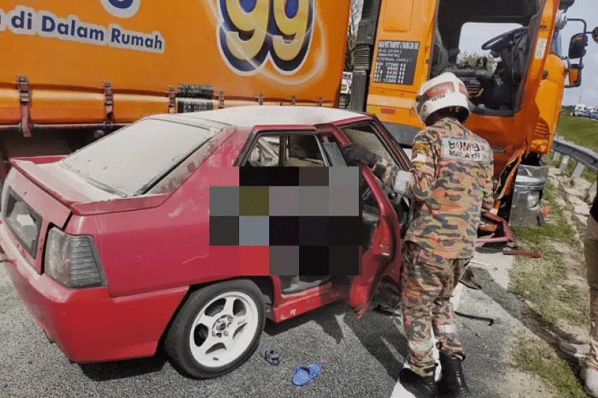 Toddler killed after car carrying family of 8 crashes into trailer on Johor expressway