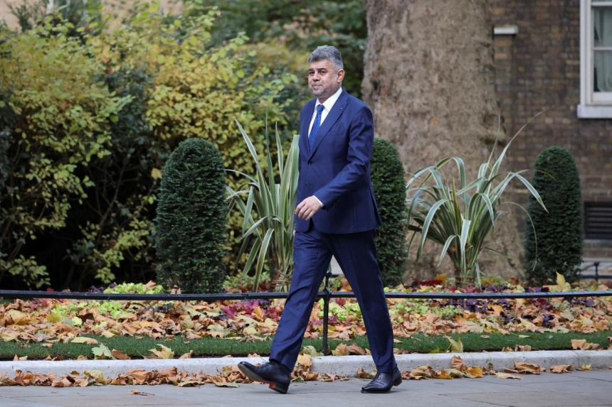 Who are the main contenders in Romania's presidential election? The