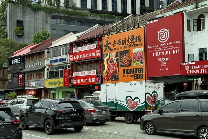 Clampdown on Chinese signboards in Kuala Lumpur sparks debate amid push for tourism dollars