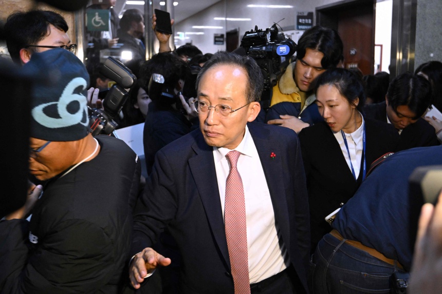 South Korea’s ruling party floor leader offers to resign