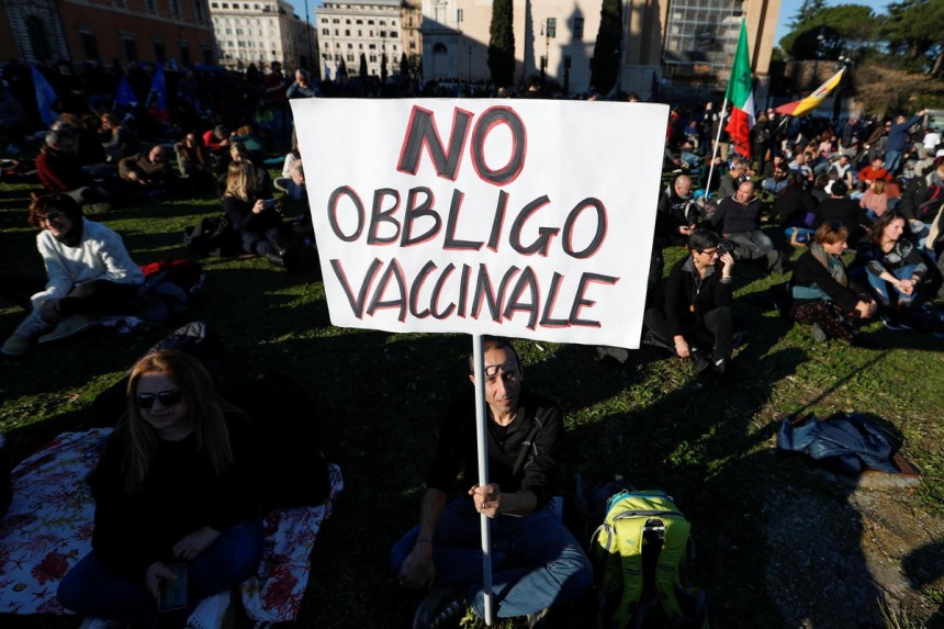 Italy scraps fines for COVID-19 vaccine opponents