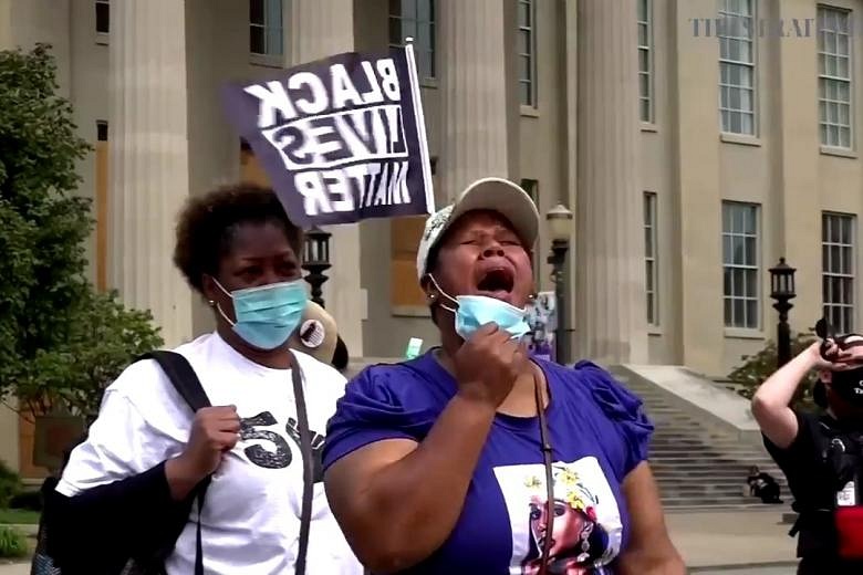 Two Police Officers Shot Amidst Louisville Protests Over Breonna Taylor ...