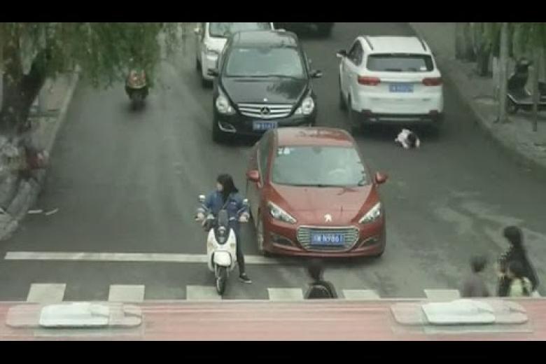 Toddler in China survives being run over by two SUVs | The Straits Times