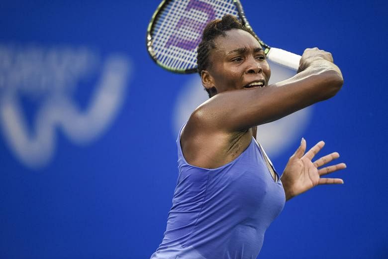 Venus Williams came from a set down to beat Roberta Vinci to make the Wuhan Open final.