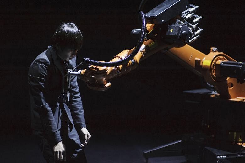 Taiwanese dancer Huang Yi will perform with his robot Kuka.