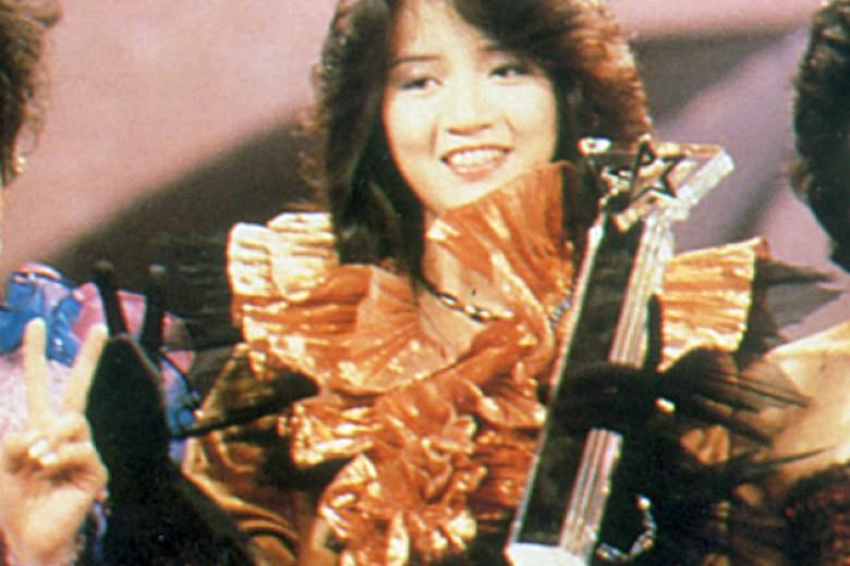 Friends and fans of the late singer Anita Mui teamed up to buy her collection of records by her old flame Masahiko Kondo (with Mui) as well as her New Talent Singing Award (above) from 1982.