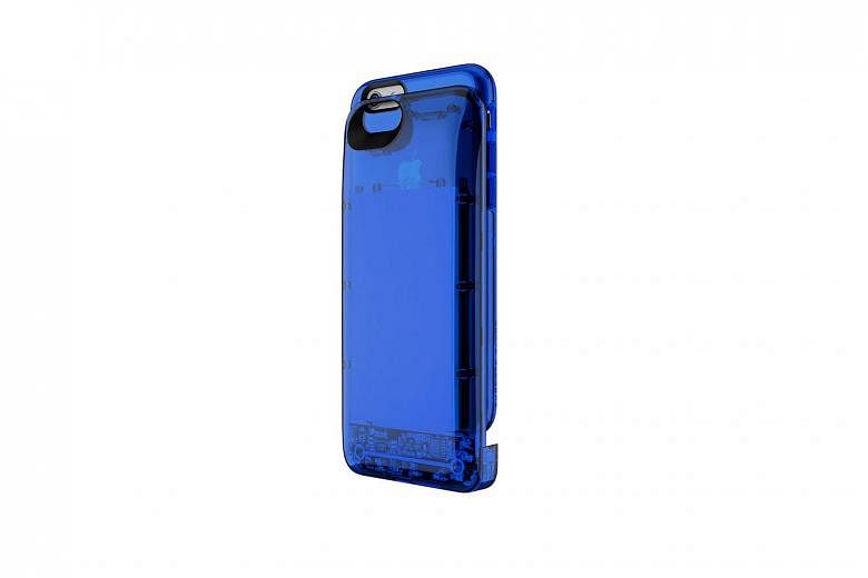 Boostcase by Carte Blanche for iPhone 6/6s is available in several colours.