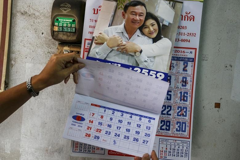 Calendars featuring former Thai prime ministers Thaksin and Yingluck Shinawatra are banned from distribution in Thailand.