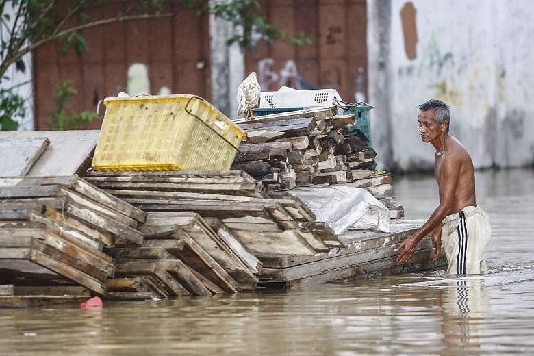 Heavy rains have brought floods to several districts in the state of Sarawak on the island of Borneo. But Sarawak Chief Minister Adenan Satem said yesterday the situation is under control and the rain is expected to ease off.
