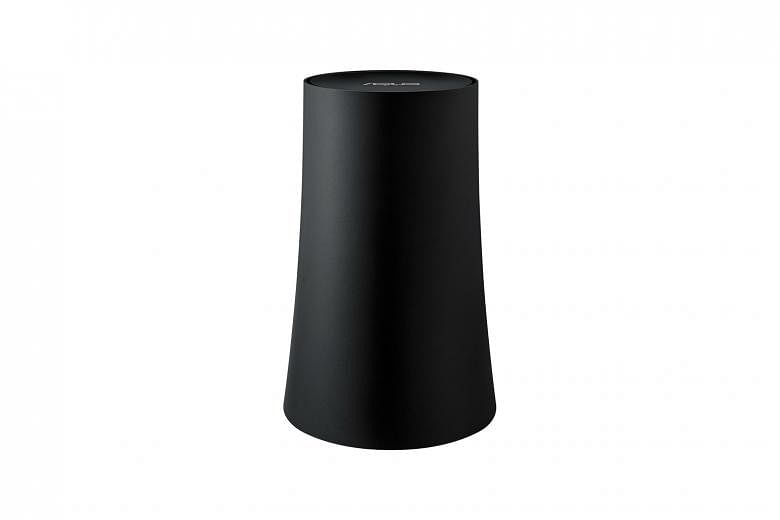 While minimising the port count - and thus curbing the potential cable clutter - helps reinforce Google's intent to make the OnHub sleek and living room-friendly, it also restricts the usefulness of the router.