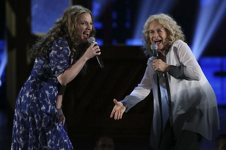 Carole King (far right), who soared to fame on her 1971 album Tapestry (above), performing with Jessie Mueller (right), who played King in Beautiful: The Carole King Musical, at the 68th annual Tony Awards in New York two years ago.