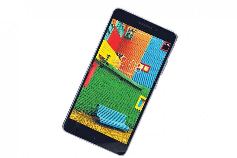 The Lenovo Phab Plus is comfortable to hold with one hand, and can even be used one-handed.