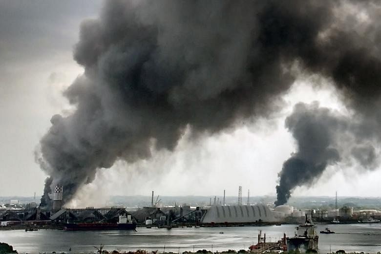 Toxic smoke from the petrochemical plant in Coatzacoalcos has led to the evacuation of about 2,000 residents in the area.
