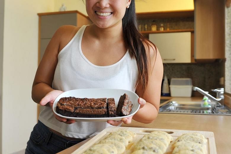 Home baker and bodybuilder Yu Huimin enjoys baking unique "guilt-free" protein loaves and muffins for health buffs like her.