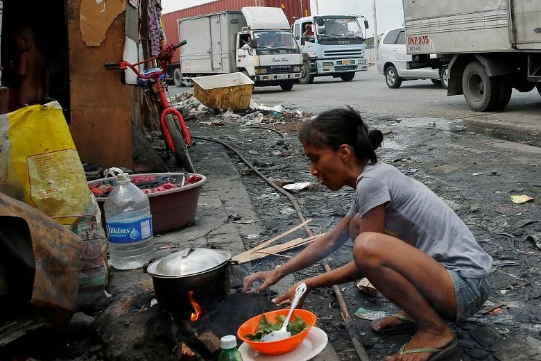 Mr Duterte says that he will set up economic zones outside Manila in order to create jobs for millions of impoverished Filipinos, many of whom have failed to find a better life in the capital and end up living in slums.