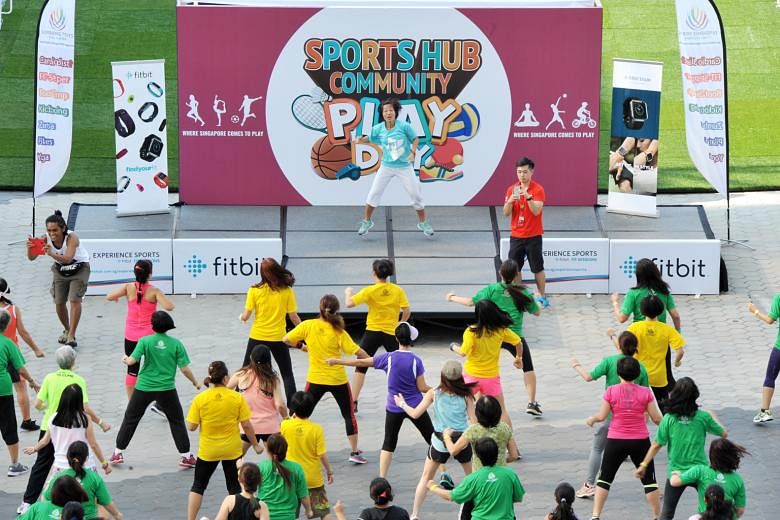 The Singapore Sports Hub's community Play Day, held yesterday, drew a total of 8,000 participants to a variety of group activities.