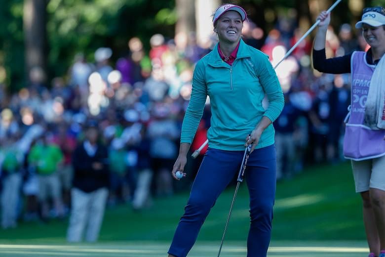 It's a great day for 18-year-old Brooke Henderson, after sinking her birdie putt to win the play-off against her fellow teen golfer Lydia Ko. Sunday's victory means the Canadian is the new world No. 2 behind Ko.