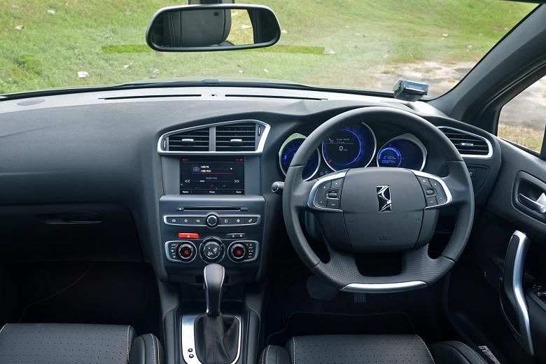 The Citroen DS4 Crossback boasts instrument displays with cool blue lighting.