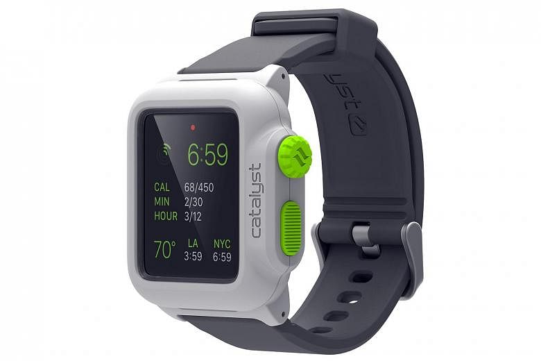 The ruggedness of the Catalyst is tested by being placed under running water for half an hour. The Catalyst Apple Watch Case comprises three parts. It has a hardshell case front, a silicone wrap and a hardshell case back with rubber straps.