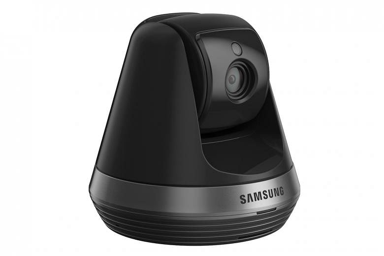 With Samsung's SNH-V6410PN SmartCam, you can monitor your home remotely in real time, even in the dark, thanks to its infrared LED.